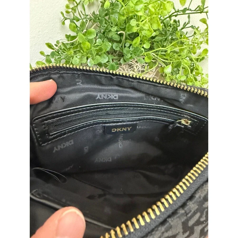 DKNY BLACK SMALL MEDIUM CROSSBODY PURSE BRYANT DOME $148 EUC
